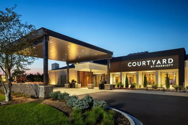 Courtyard by Marriott Chicago Waukegan/Gurnee