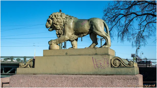 L'vy Dvortsovoy Pristani