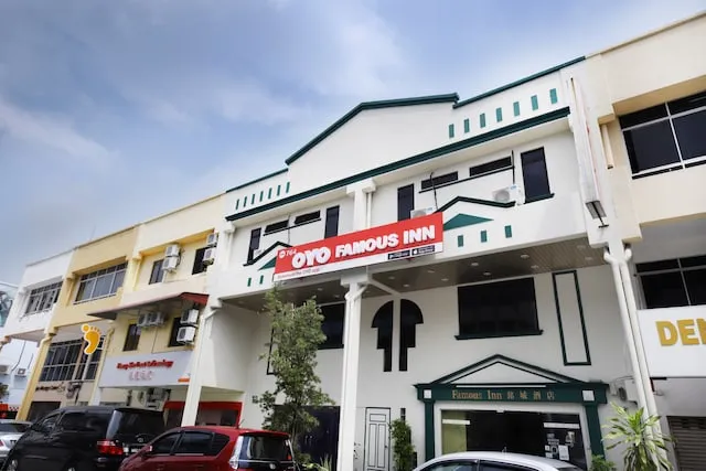 OYO 764 Hotel Famous Inn