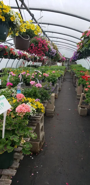 Dwulet's Farm & Garden