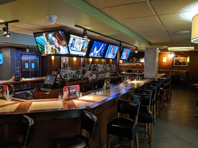 Bar Louie - Skokie Holiday Inn North Shore