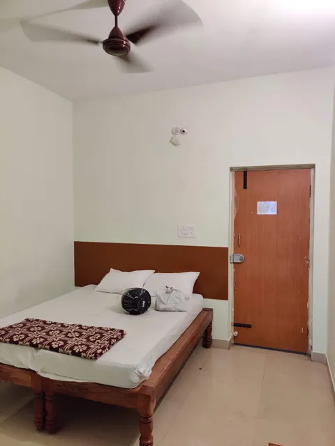 OYO 48928 Harsha Boarding And Lodging