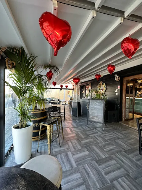 Vista Fiumicino Caffè - Bistrot - Cocktail Bar e Tabacchi