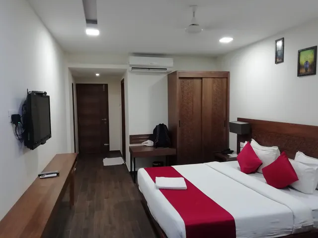 OYO 13221 Calicut Inn