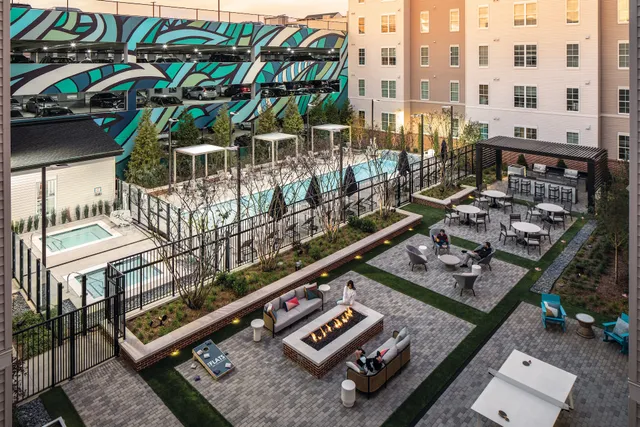 The Flats on University