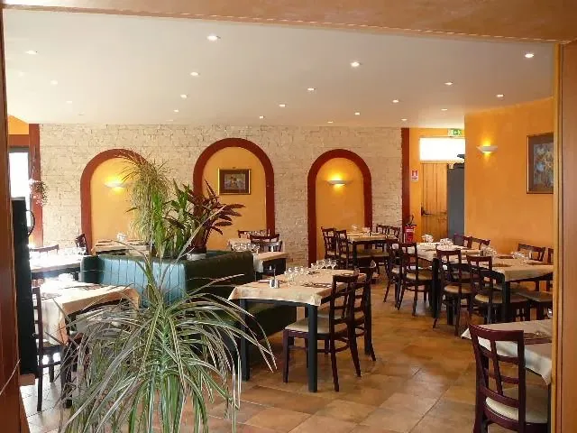 Hôtel Restaurant Le Relais des Cinq Routes