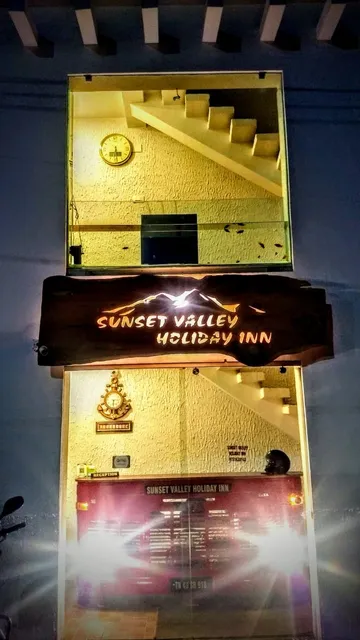 SUNSET VALLEY HOLIDAY INN