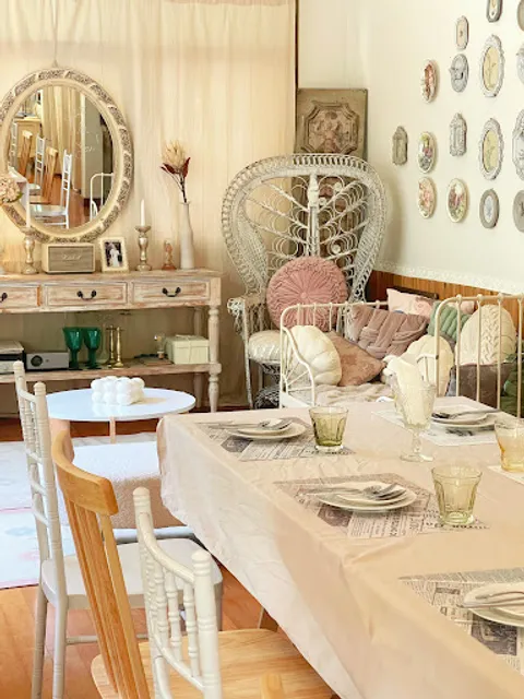 Chuanpisamai cafe house and studio