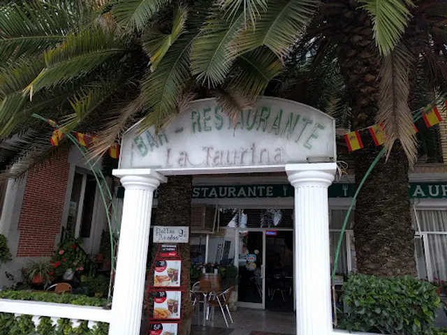 Hostal Restaurante la Taurina