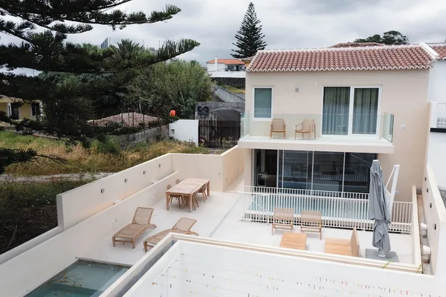 Silveira Bay Lounge Retreat