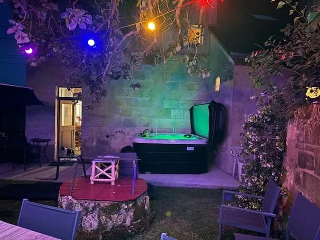 Maison Des Lilas : Gîte au calme en campagne avec spa et jardin clos, proche de Chinon, en Touraine, en Indre-et-Loire