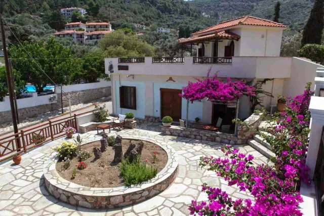 Pleoussa Studio Apartments