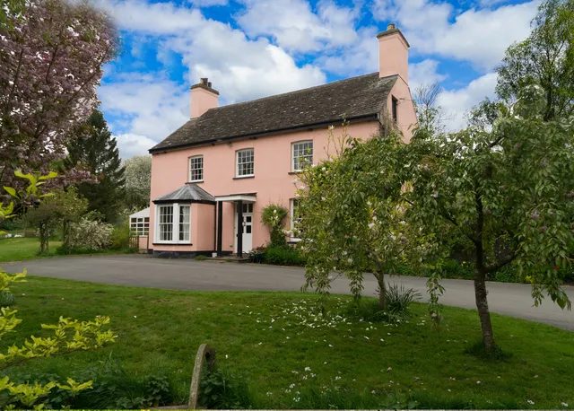 Gilestone Farmhouse and Glamping