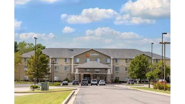 Comfort Inn & Suites Pittsburg KS