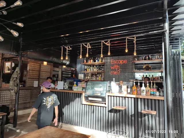 Escape Bar and Cafe
