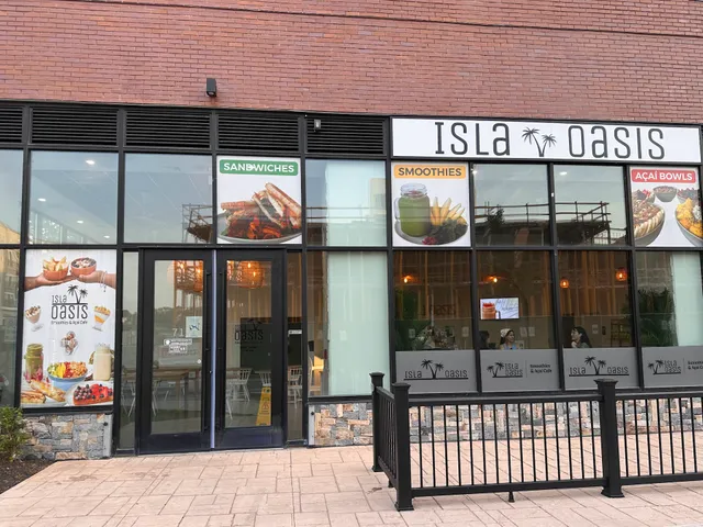 Isla Oasis Smoothie & Acai Cafe