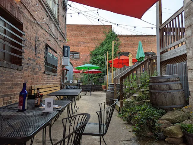 6th & Vine Restaurant and Wine Bar