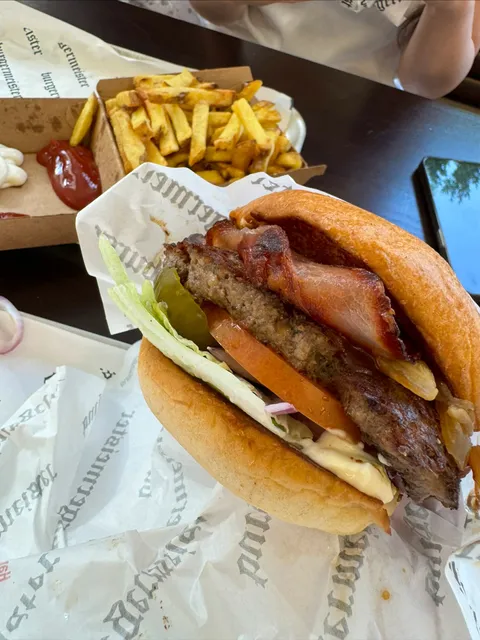 Burgermeister Schloßstraße