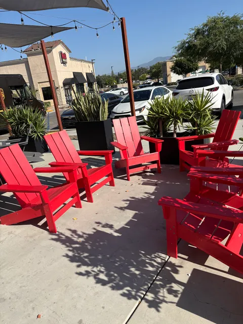 WHITE LYON handcrafted ice cream & cookies