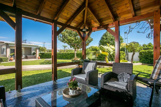 Sea breeze and nature villa,with pool, near the sea