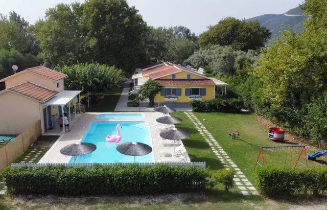 Billy's House Apartments & Studios