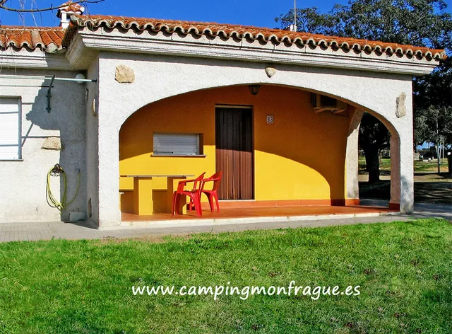 Camping Monfragüe. Restaurante y Bungalows