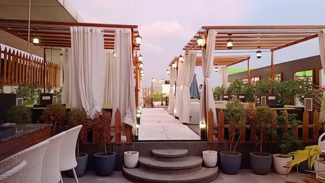 Petra The Sky Bar & Rooms