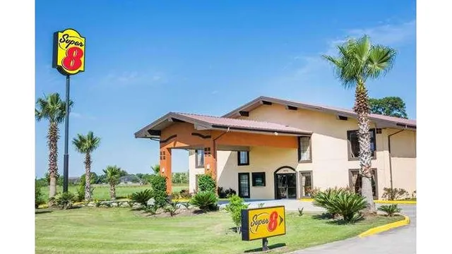 Super 8 by Wyndham Kinder/Coushatta near Casino