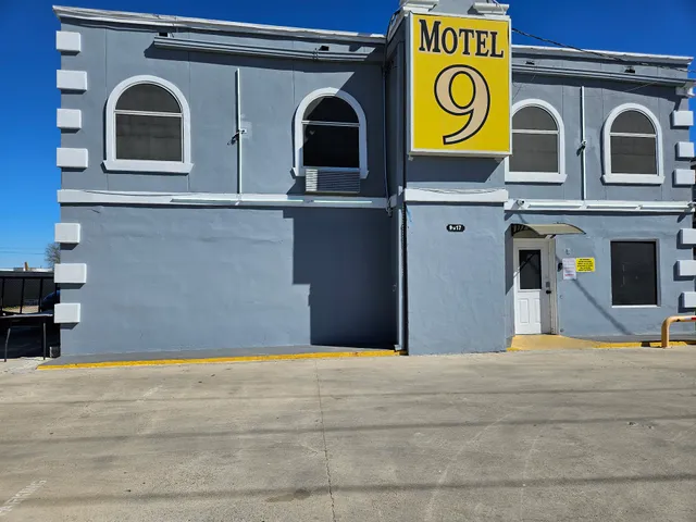 Motel 9