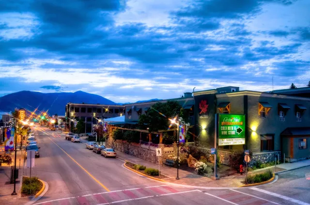 Creston Hotel & Suites