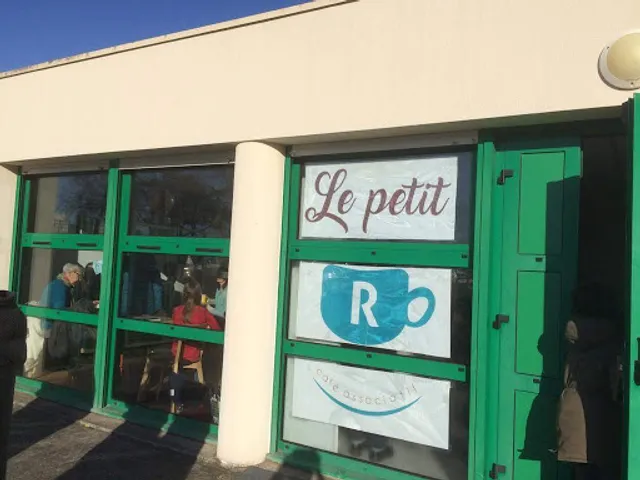 Le Petit R