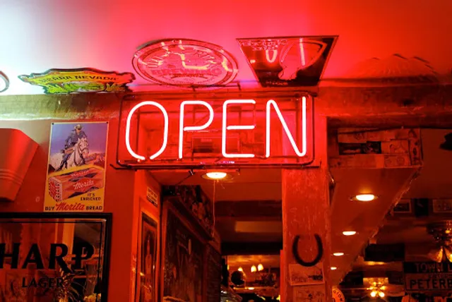 Harlow's Pub & Restaurant