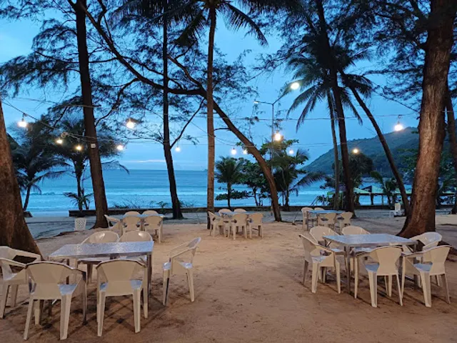 Mama Seafood Naiharn Beach