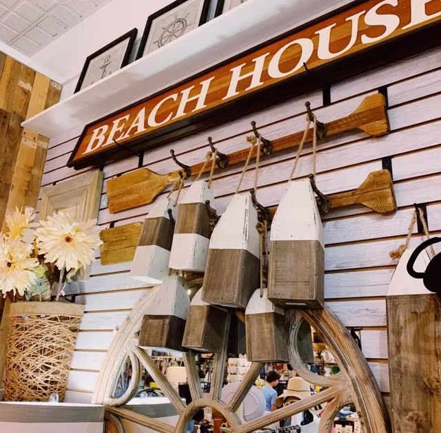 Madison's Niche (Sayville)