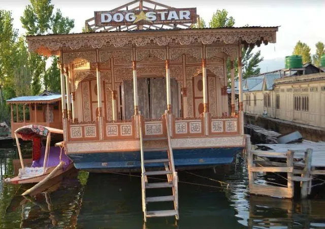 Dogstar Houseboat - Best Houseboats in Dal Lake Srinagar | Best Houseboats in Kashmi