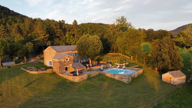 La Framboisine (Chambres et table d'Hôtes, accueil de groupes, Piscine)