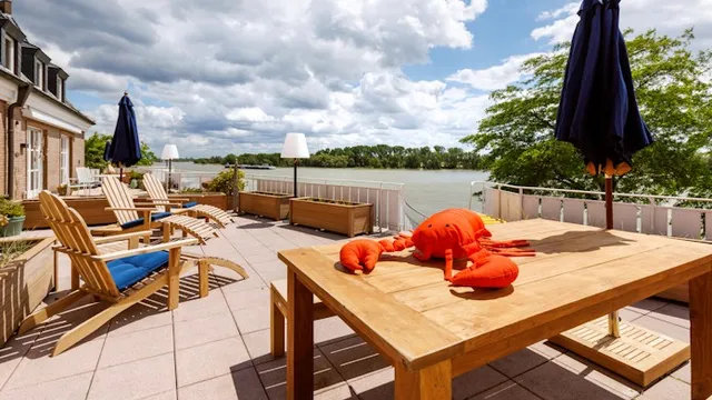 Logierhaus RheintorEINS Hotel & Appartements