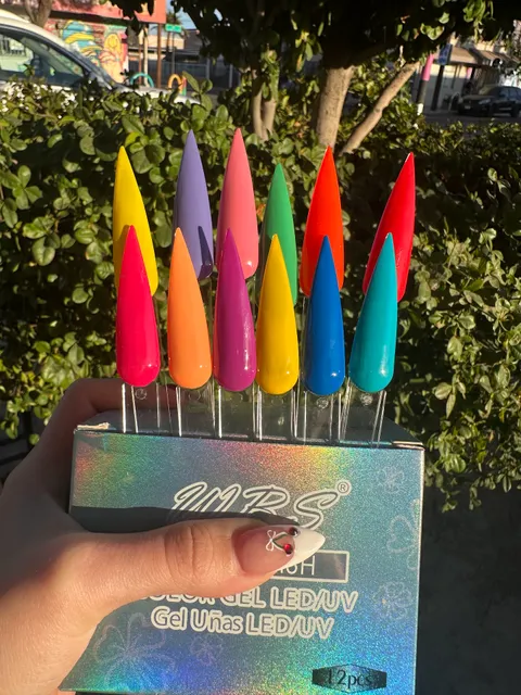 M 𝖓𝖆𝖎𝖑𝖘