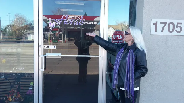 Artistic Florals by Leslie