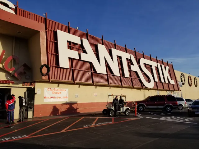 Fantastic Indoor Swap Meet Las Vegas