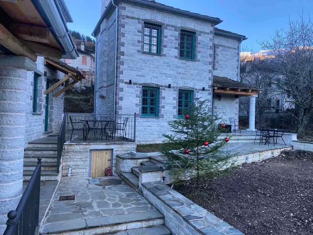 Makris Papigo Luxury Suites