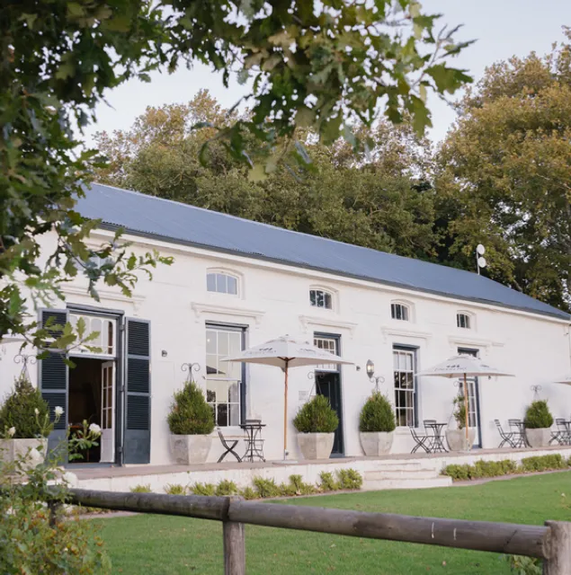 Under Oaks Guesthouse