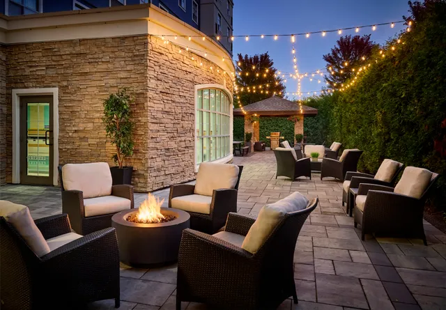 Staybridge Suites Oakville-Burlington by IHG