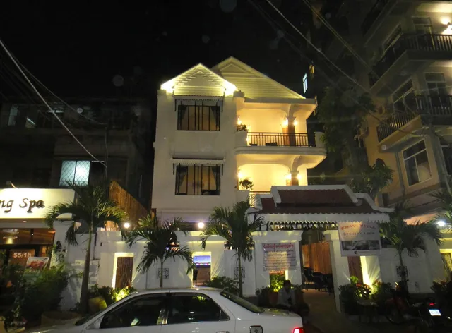 Khavi Villa & Bollywood Indian Restaurant