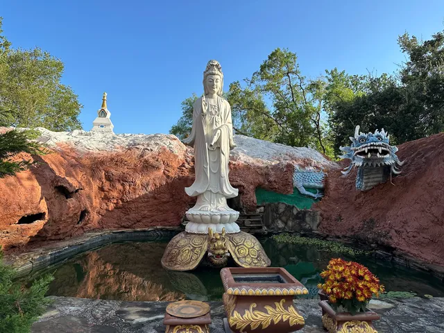 Chua Thanh Long Tu (Buddhist Temple)