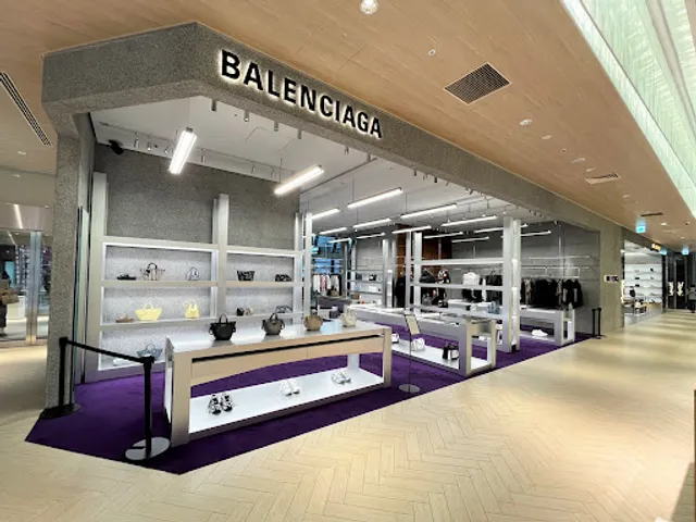 BALENCIAGA