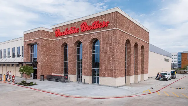 Brookshire Brothers Express (Inside Park West)