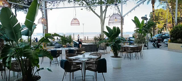 Olivia’s Cocktail Lounge