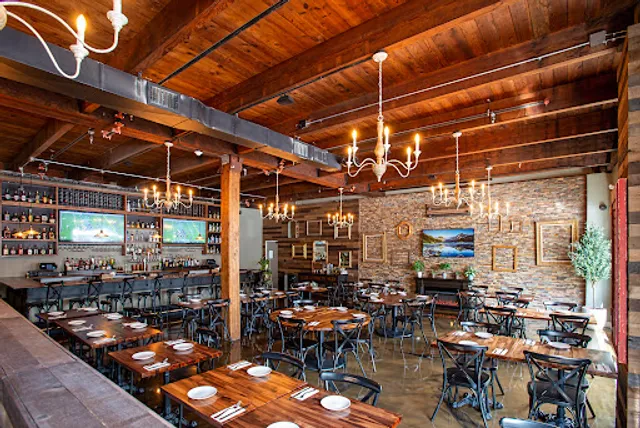 The Clubhouse | Eat • Drink • Golf