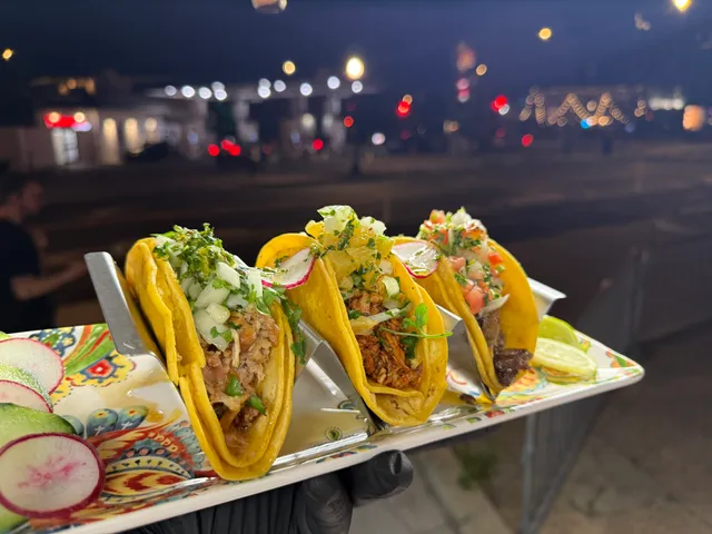 Dos Carnales Food Truck